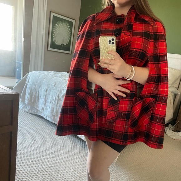 Vintage 1970’s Pendleton Wool Red Cape - Picture 6 of 12
